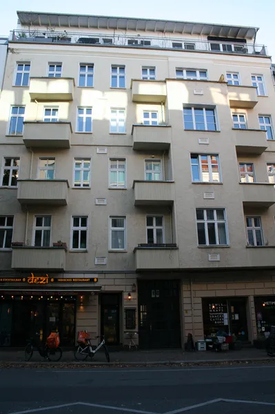 möblierte 2-Zimmerwohnung mit EBK, Einbauschrank  und Balkon — photo 1